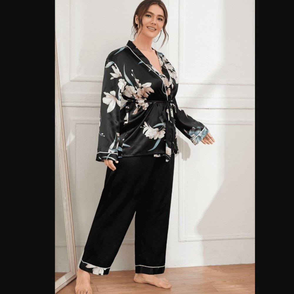 🌟NEW, CHIC*- Plus Size Floral Belted Robe and Pants Pajama Set | OFFERS WELCOME - Picture 2 of 6